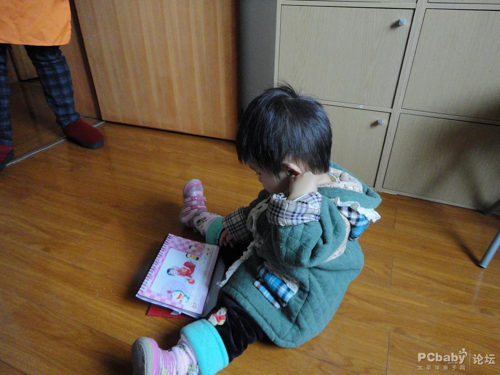 小瓜子和臺歷的合影留戀,樂得合不攏嘴